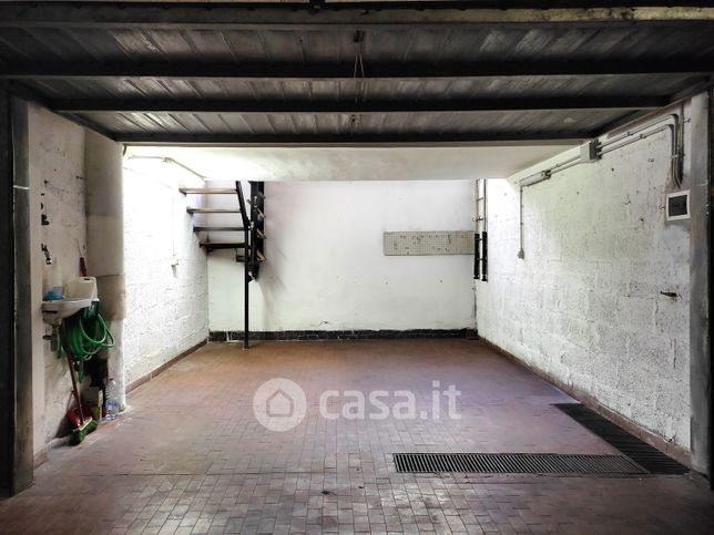 Box/posto auto in residenziale in Via Pilade Pollazzi 11