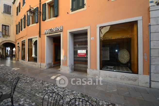 Negozio/locale commerciale in commerciale in Corso Roma 68