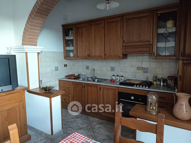 Casa indipendente in residenziale in Via Emilia 320