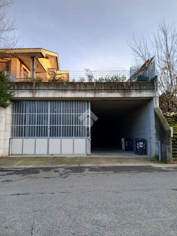 Garage/posto auto in residenziale in Via Stresa 20