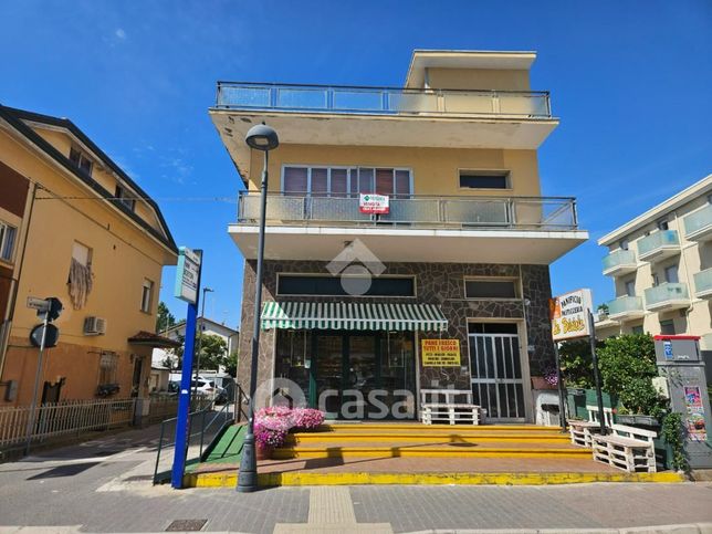 Capannone in commerciale in Via Alfonso Pinzon 152