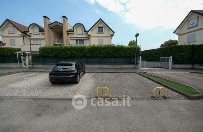 Box/posto auto in residenziale in Via Wolfgang Amadeus Mozart