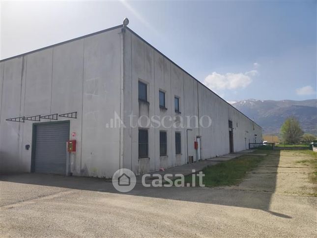 Capannone in commerciale in 