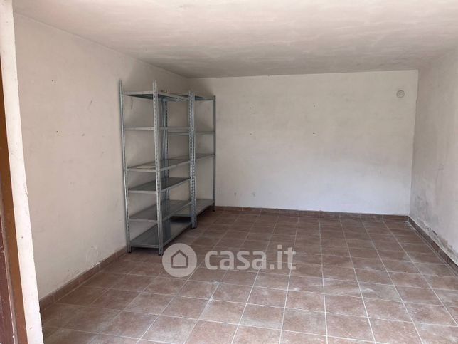 Box/posto auto in residenziale in Via delle Torri 1