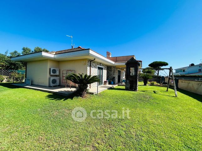 Villa in residenziale in Via Casal di Brocco