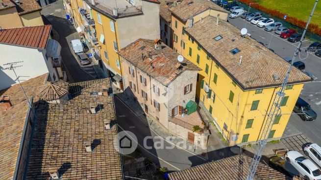 Casa bi/trifamiliare in residenziale in Via C. Leoni 21
