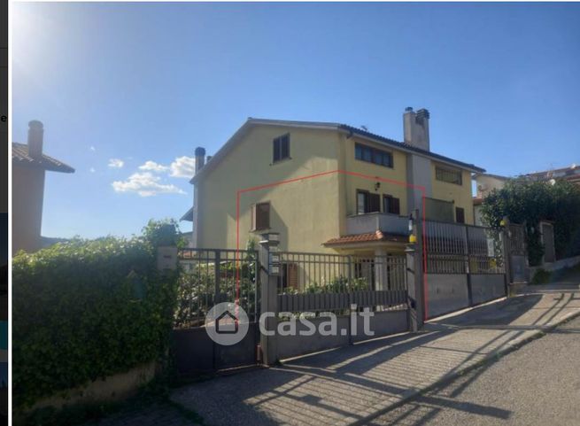 Casa bi/trifamiliare in residenziale in Strada del Fondo 24