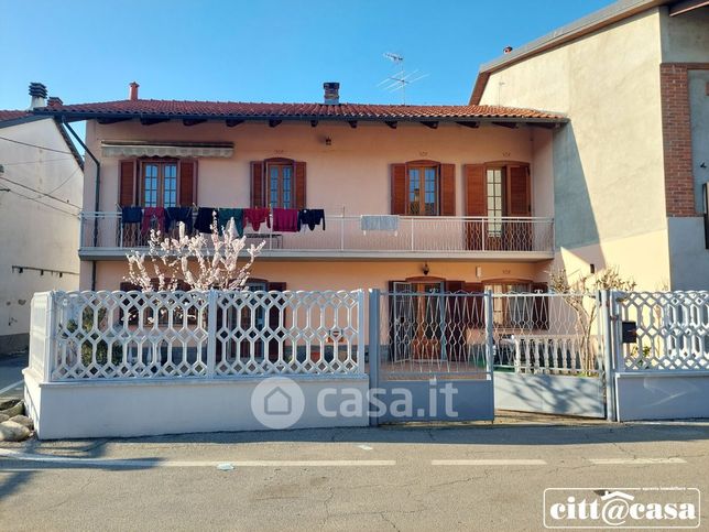 Casa indipendente in residenziale in Via E. Bisattini 42