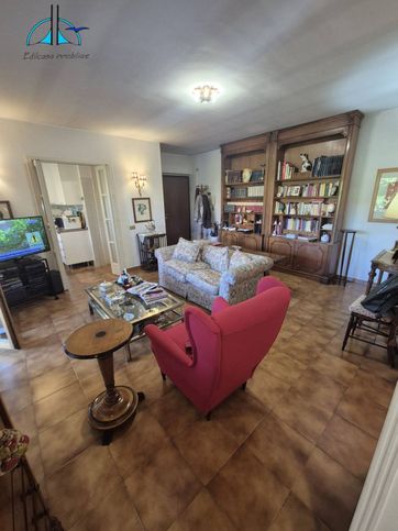 Appartamento in residenziale in Via Servilia 26