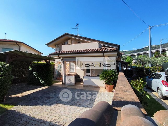 Casa bi/trifamiliare in residenziale in Via Polla del Morto 175