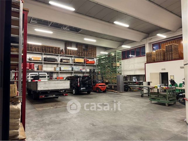 Capannone in commerciale in Via Civinelli