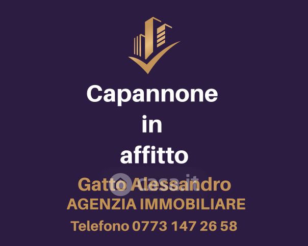 Capannone in commerciale in 