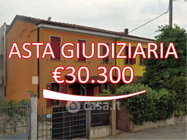 Casa bi/trifamiliare in residenziale in Via F.lli Bandiera 91