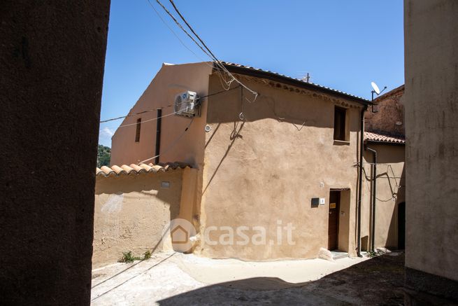 Casa bi/trifamiliare in residenziale in Via Corsica 8