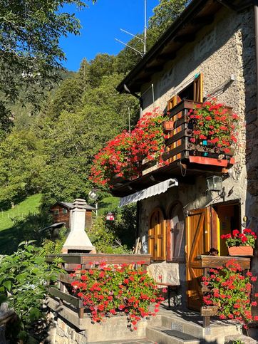 Baita/bungalow/chalet/trullo in residenziale in Via Soliva 9