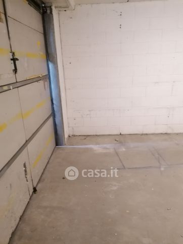 Box/posto auto in residenziale in Via Giovannino De Grassi 11