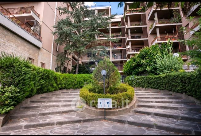 Attico/mansarda in residenziale in Via Consolare Pompea 1