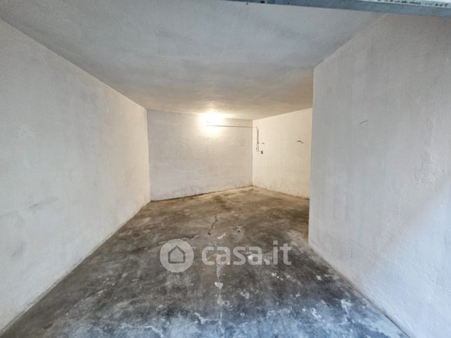 Garage/posto auto in residenziale in Viale Monza 149