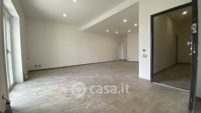 Appartamento in residenziale in Viale della Regione 16