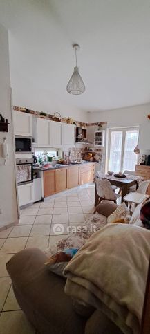 Casa indipendente in residenziale in Via Campana 380