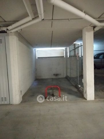 Box/posto auto in residenziale in Via Aris 1