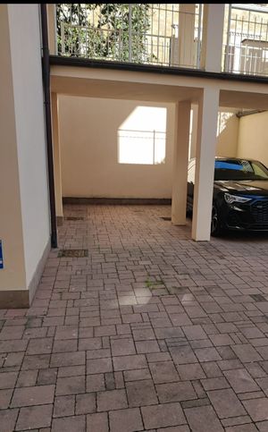 Garage/posto auto in residenziale in Via Cairoli