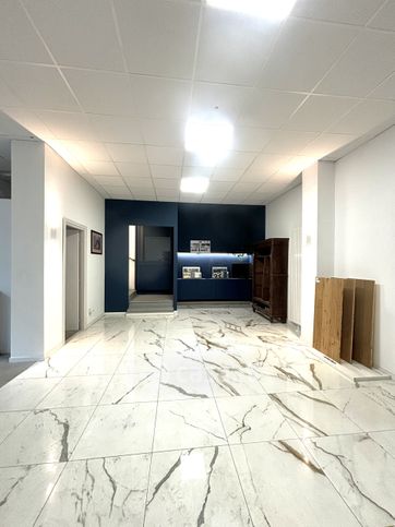 Ufficio in commerciale in Via Nicomede Bianchi 32