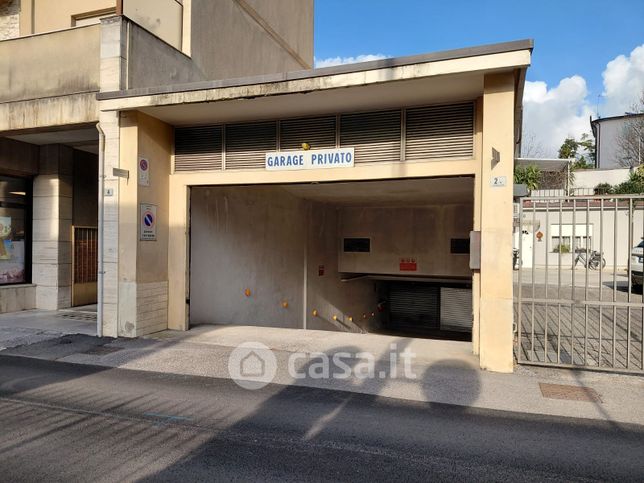 Box/posto auto in residenziale in Via degli Arcadi 2
