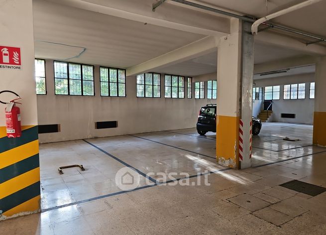 Garage/posto auto in residenziale in Via Montello 13