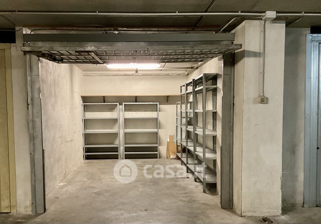 Box/posto auto in residenziale in Viale Maria Ceccarini 101