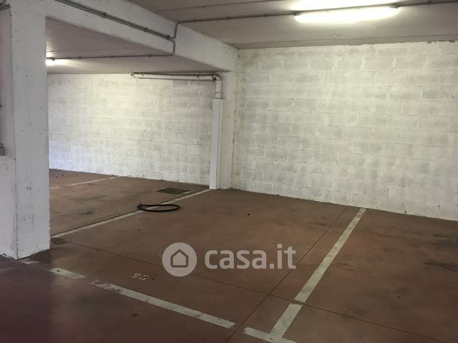 Garage/posto auto in residenziale in Via Gioacchino Russo 13