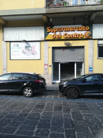 Attivitã /licenza (con o senza mura) in commerciale in Piazza Guglielmo Marconi 39