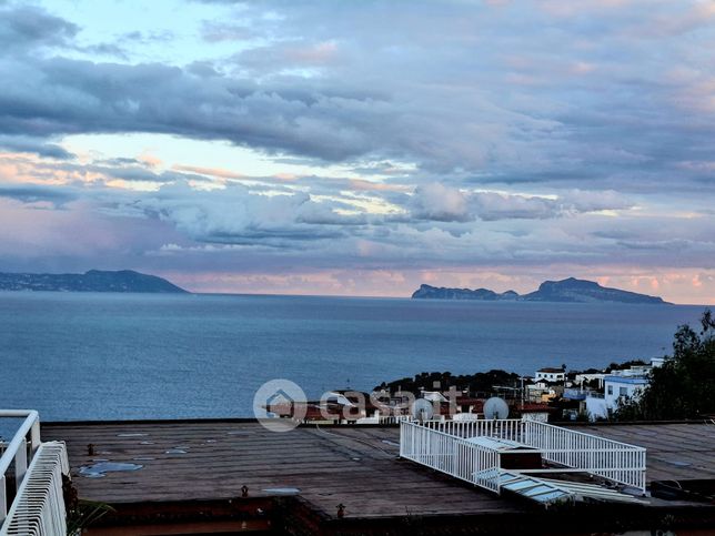 Appartamento in residenziale in Via Francesco Petrarca 93