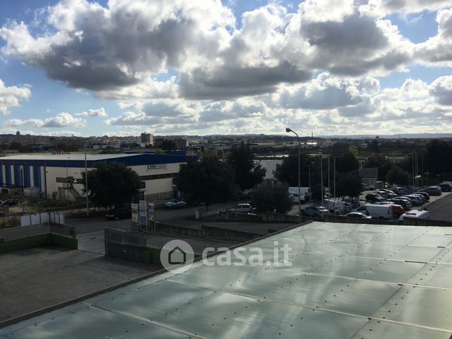 Capannone in commerciale in Viale Porto Torres