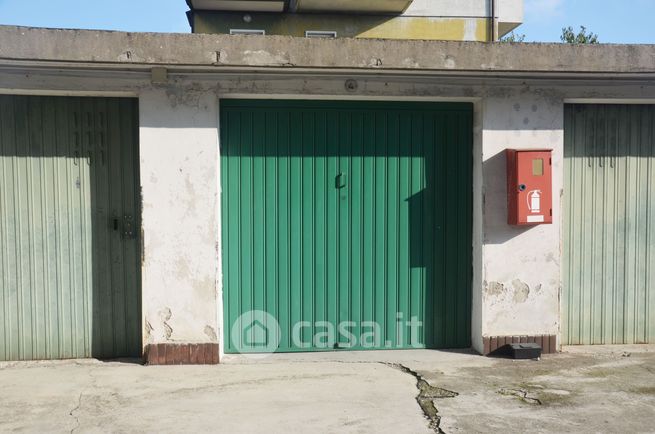 Garage/posto auto in residenziale in Via Venezia 20