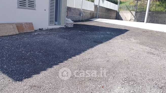 Capannone in commerciale in Via Enrico Pessina 60