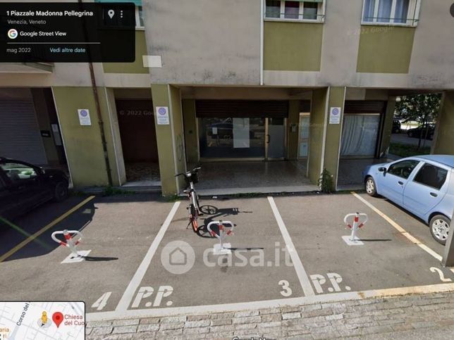 Box/posto auto in residenziale in Piazzale Madonna Pellegrina 1