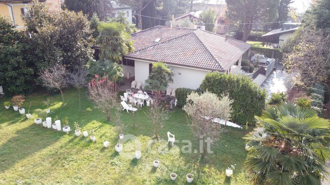 Casa bi/trifamiliare in residenziale in Corso Monte Santo