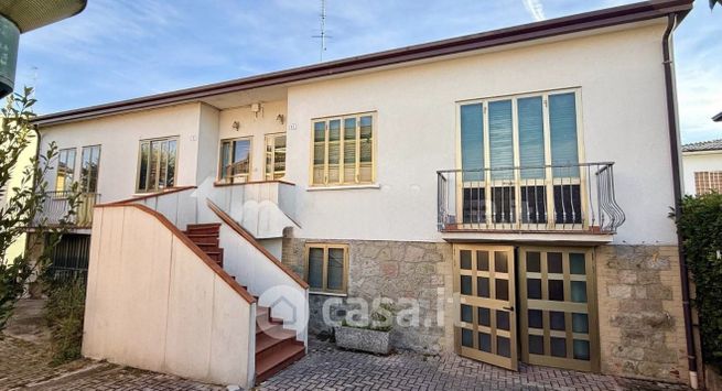 Casa bi/trifamiliare in residenziale in Via Campidano