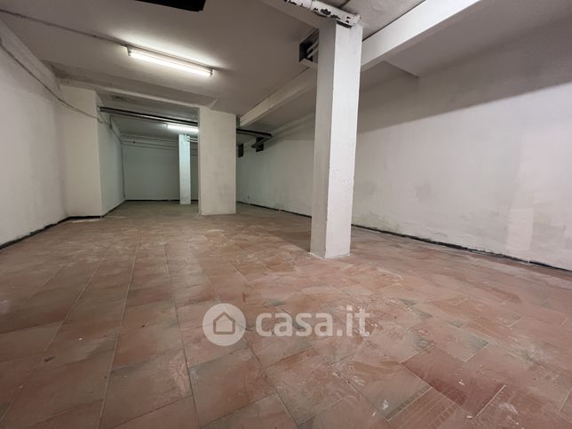 Box/posto auto in residenziale in Viale Stazione 44