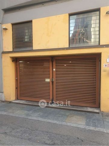 Box/posto auto in residenziale in Via Francesco Selmi 57