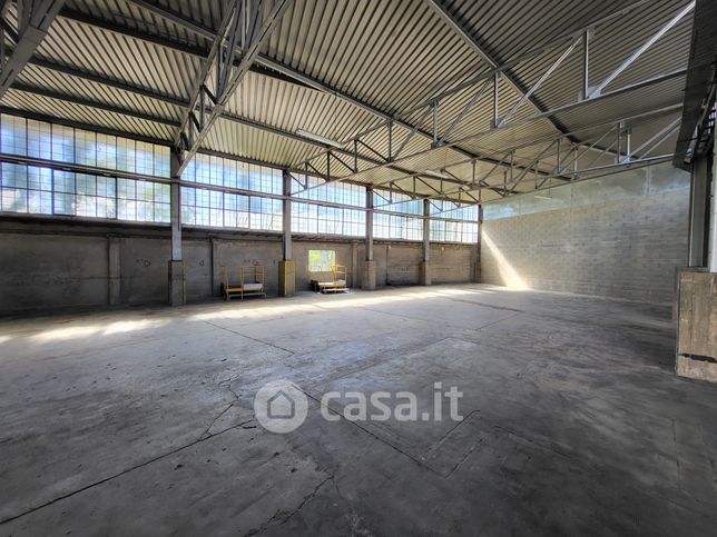 Capannone in commerciale in Via Maria Bricca 20