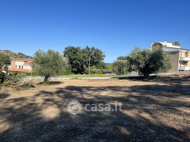 Terreno edificabile in residenziale in Madre Teresa di Calcutta