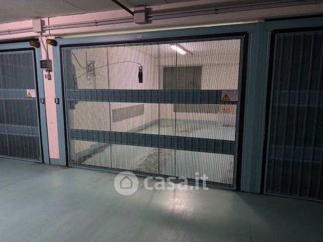 Box/posto auto in residenziale in Via XII Ottobre 47