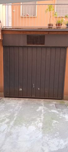 Box/posto auto in residenziale in Via Giuseppe Giusti 8