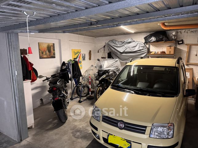 Box/posto auto in residenziale in Via dei Larici 1A