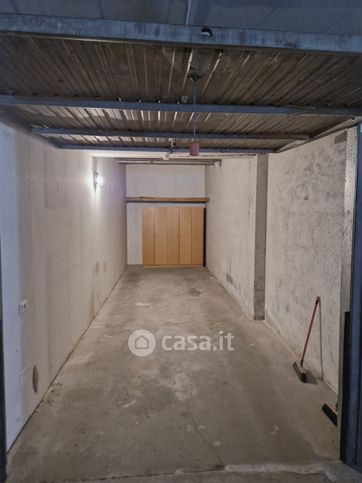 Box/posto auto in residenziale in Piazza San Vigilio