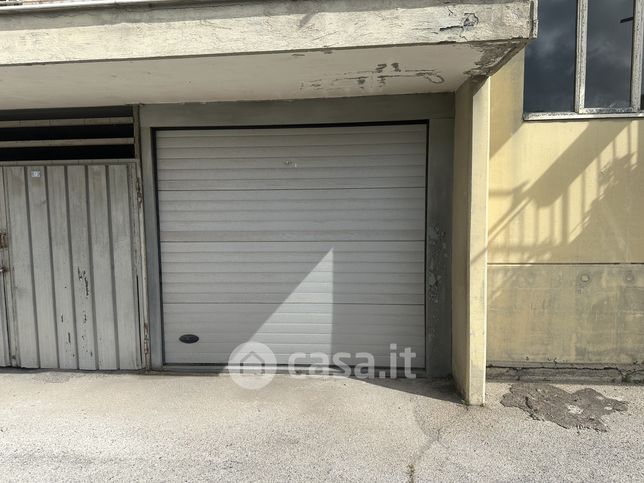Box/posto auto in residenziale in Via Ludovico Ariosto 30