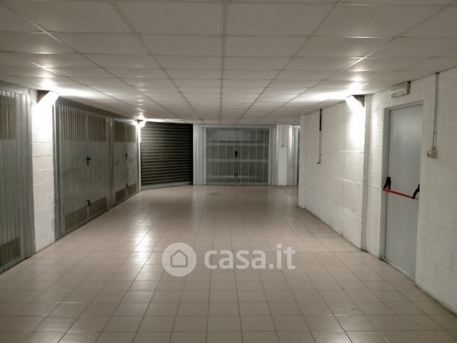 Box/posto auto in residenziale in Via Ombrone 31