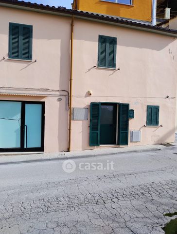 Casa indipendente in residenziale in Frazione Varano 79